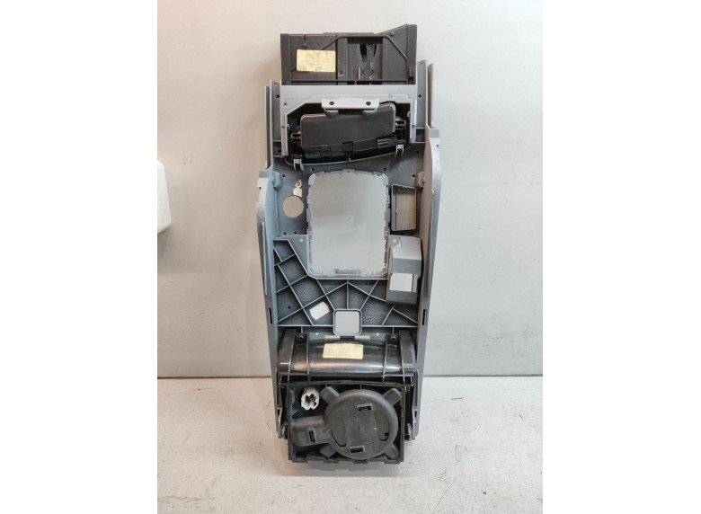 Консоль салона (кулисная часть) к Audi A6, 2007г.