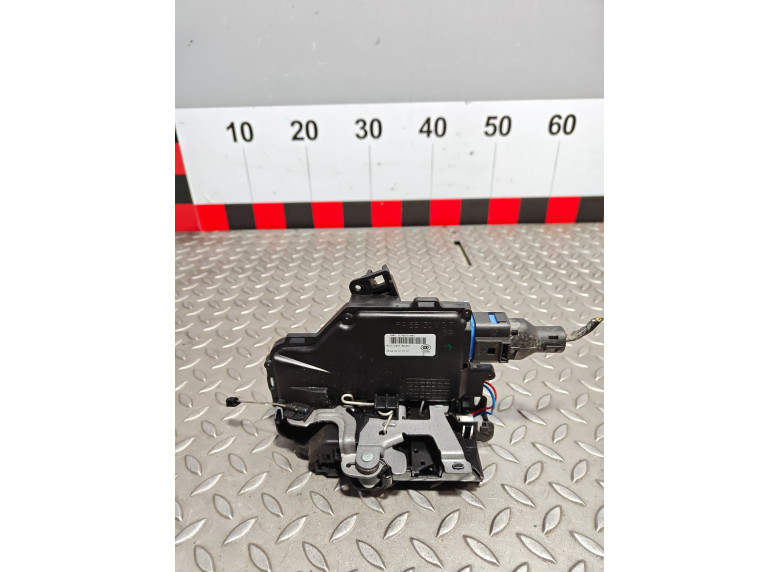 Замок двери передней правой к Skoda Octavia, 2007г.