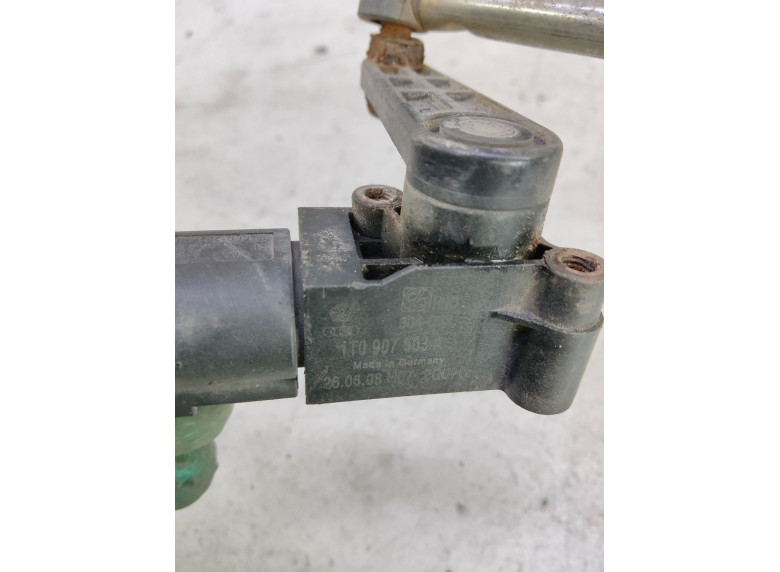 Датчик положения кузова к Audi A4, 2007г.