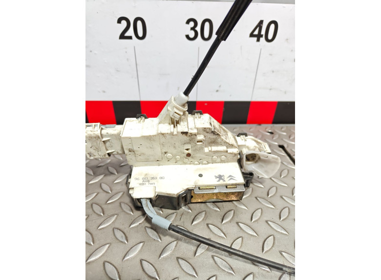 Замок двери передней левой к Citroen Jumpy, 2010г.