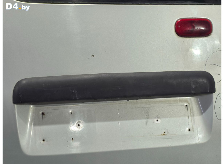 Накладка подсветки номера к Renault Master 2006 г.