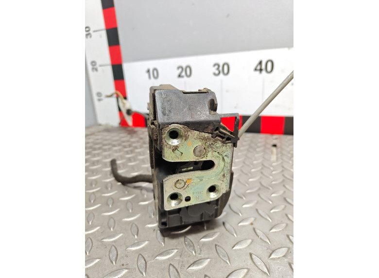 Замок двери передней правой к Nissan Qashqai, 2008г.