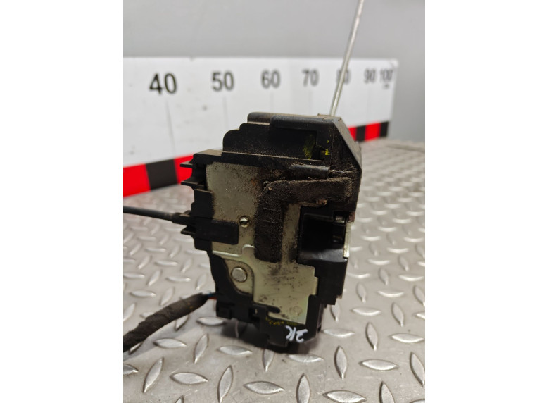 Замок двери передней правой к Nissan Qashqai, 2008г.