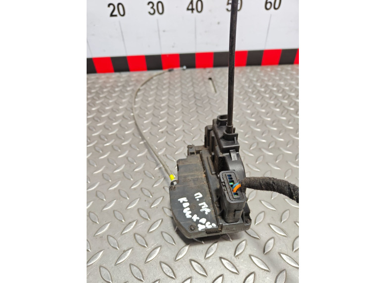 Замок двери передней правой к Nissan Qashqai, 2008г.