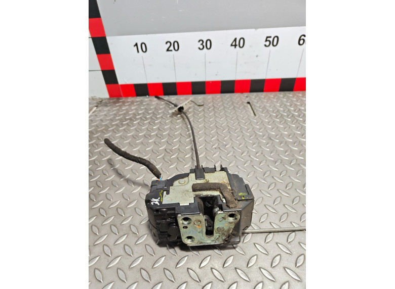 Замок двери передней правой к Nissan Qashqai, 2008г.