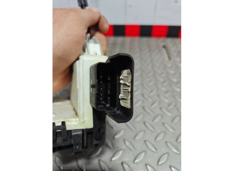 Замок двери передней правой к Citroen C5, 2011г.