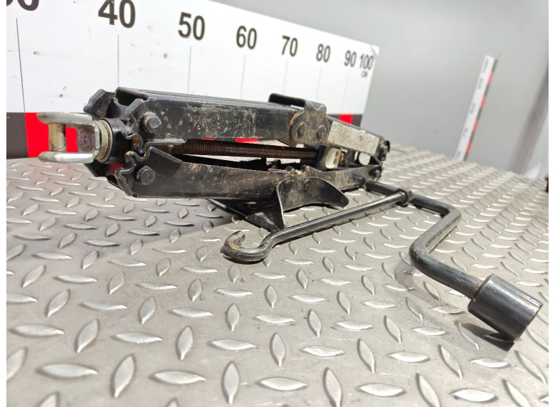 Домкрат к Peugeot 406, 1999г.