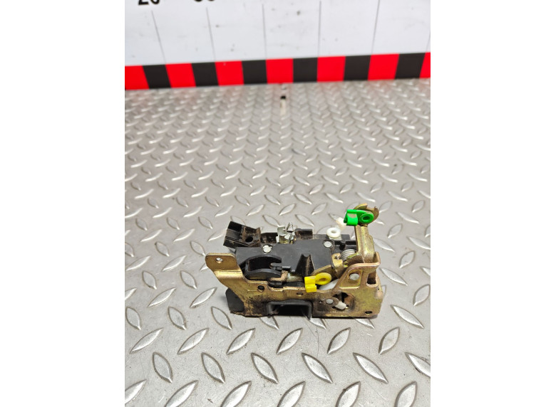 Замок двери передней правой к Opel Movano, 2001г.