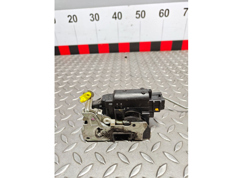 Замок двери передней левой к Renault Master, 2008г.