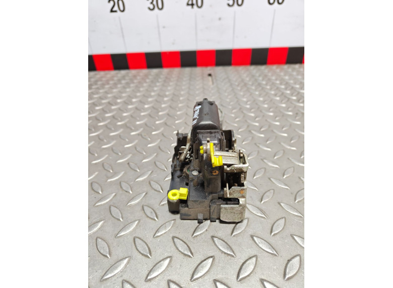 Замок двери передней левой к Renault Master, 2008г.