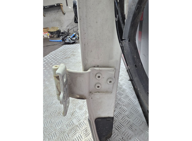 Петля двери задней правой к Peugeot Boxer, 2008г.