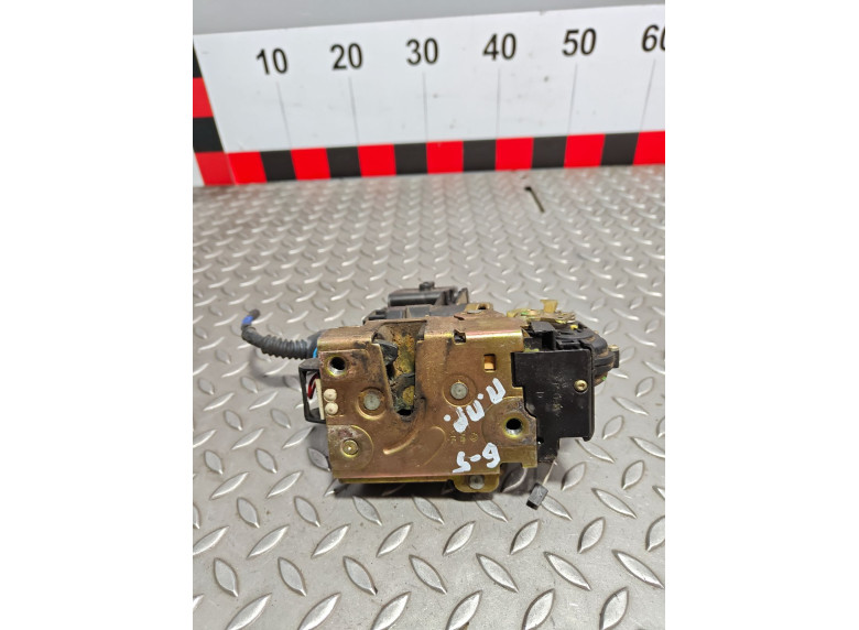 Замок двери задней правой к Volkswagen Passat, 2000г.