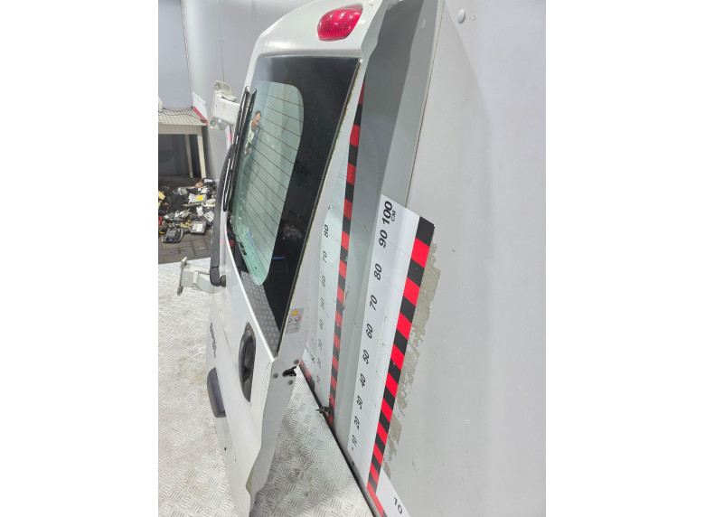 Дверь задняя распашная левая к Renault Trafic, 2005г.