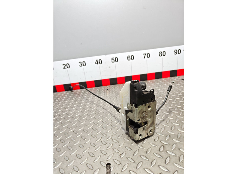 Замок двери передней правой к Renault Megane, 2005г.