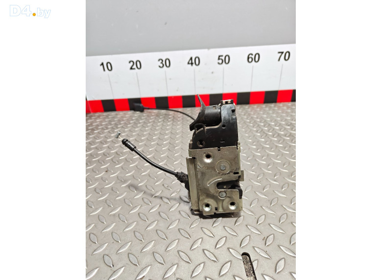 Замок двери передней левой к Renault Megane 2005 г.