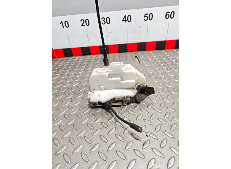 Замок двери передней левой к Renault Megane, 2005г.