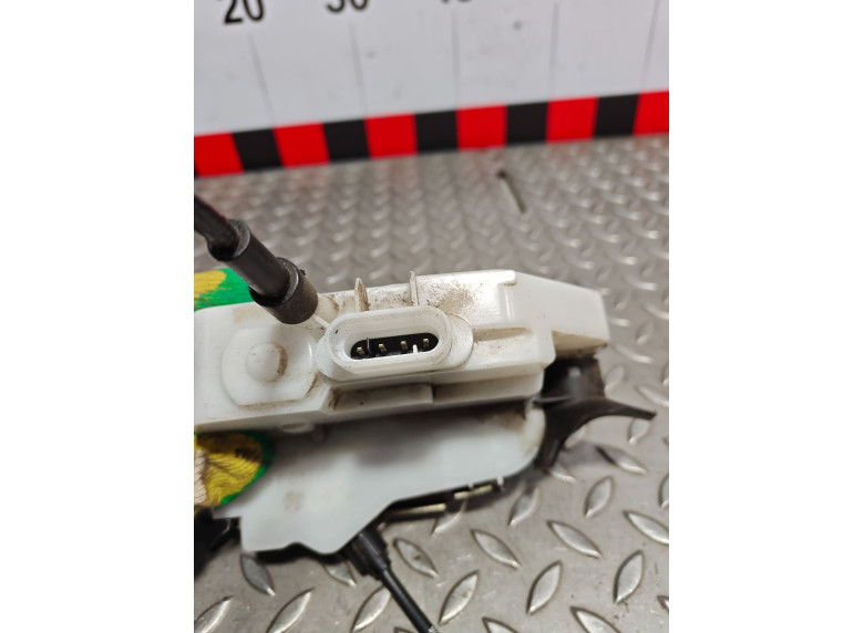 Замок двери передней левой к Renault Megane, 2005г.