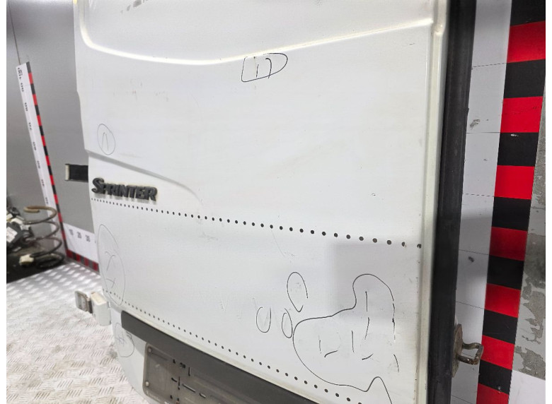 Дверь задняя распашная левая к Mercedes Sprinter, 2010г.