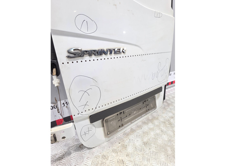 Дверь задняя распашная левая к Mercedes Sprinter, 2010г.