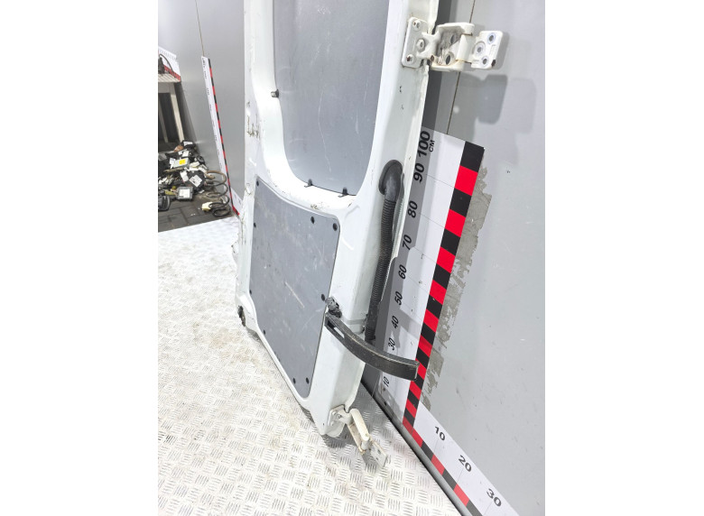 Дверь задняя распашная левая к Mercedes Sprinter, 2010г.