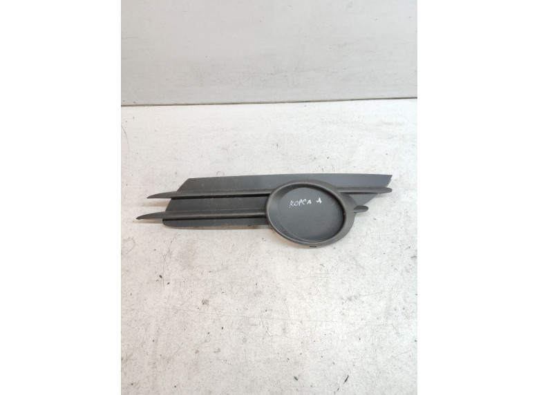 Заглушка (решетка) в бампер передний к Opel Corsa, 2007г.