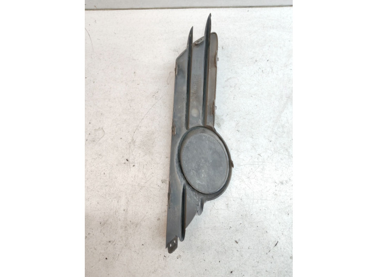 Заглушка (решетка) в бампер передний к Opel Corsa, 2007г.