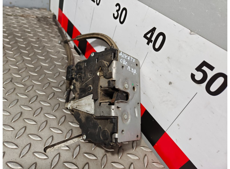 Замок двери передней правой к Citroen Jumper, 2009г.