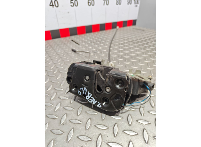 Замок двери передней левой к Mercedes Vito W639, 2006г.