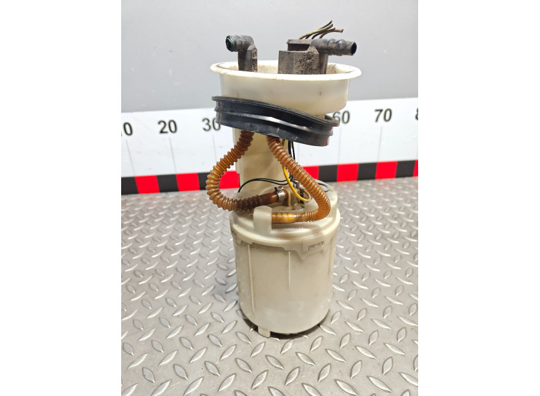 Насос топливный к Volkswagen Passat, 2001г.