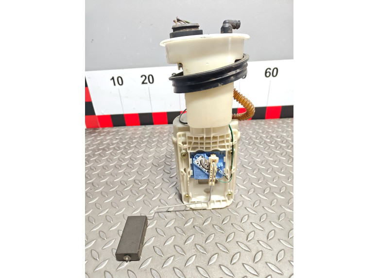 Насос топливный к Volkswagen Passat, 2001г.