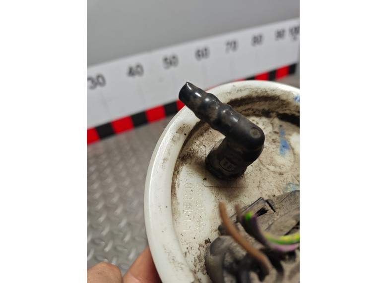 Насос топливный к Volkswagen Passat, 2001г.