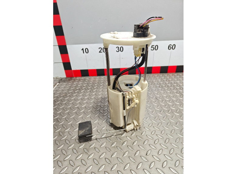 Насос топливный к Suzuki SX4, 2008г.