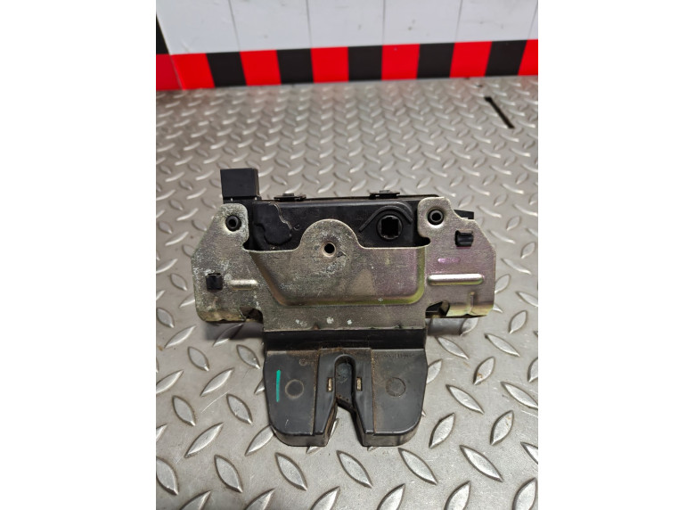 Замок багажника к Opel Astra, 2007г.