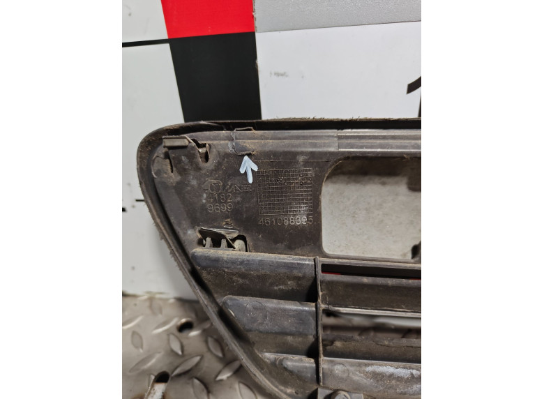 Решетка радиатора к Opel Meriva, 2008г.