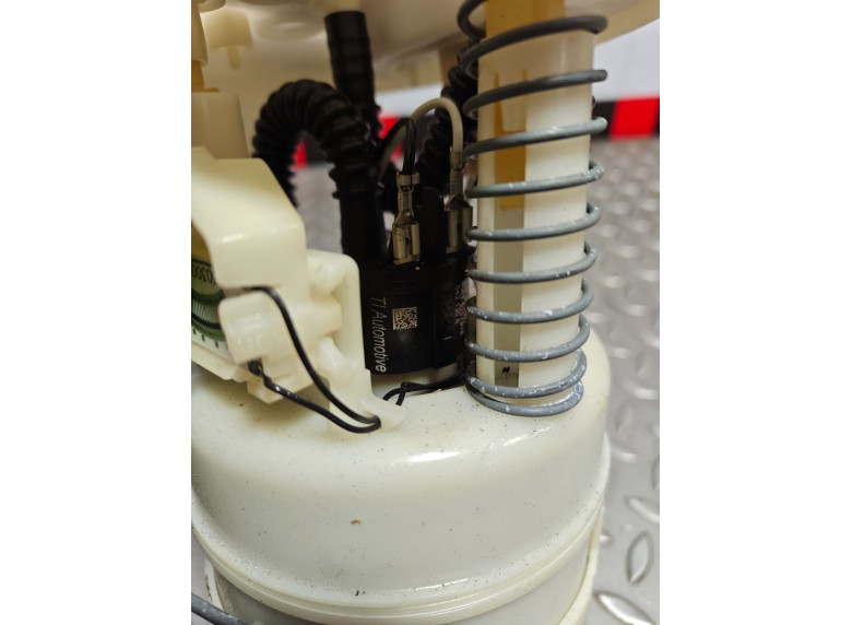 Насос топливный к Peugeot 308, 2007г.