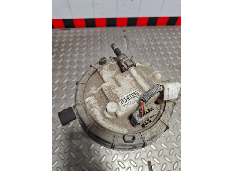 Насос топливный к Peugeot 5008, 2010г.