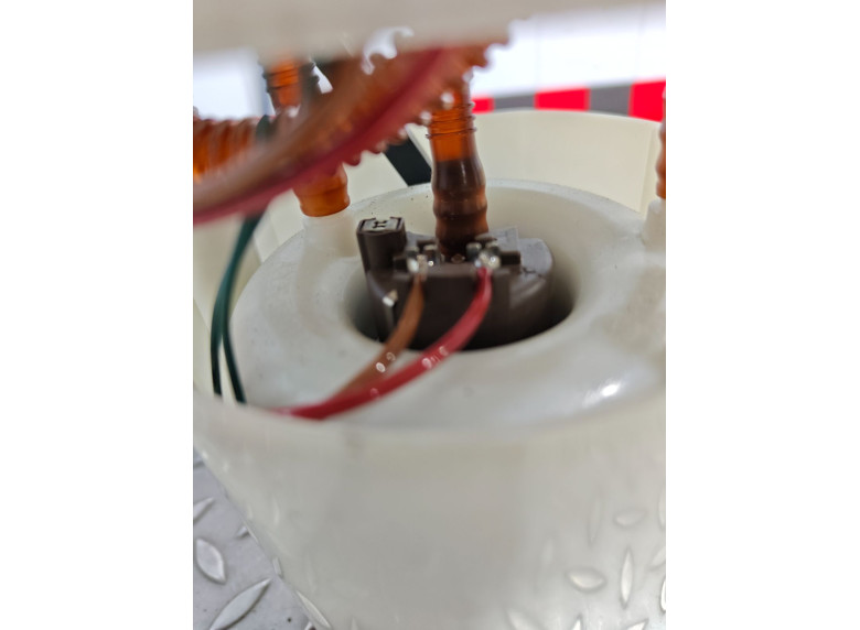 Насос топливный к Peugeot 5008, 2010г.