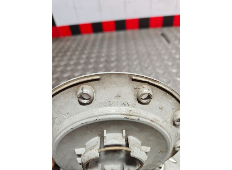 Колпачок литого диска к Volkswagen Polo, 2004г.