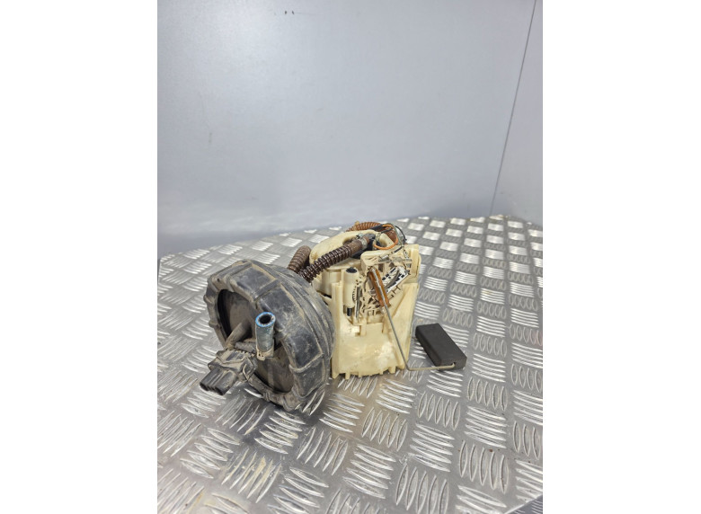 Насос топливный к Volkswagen Polo, 1997г.