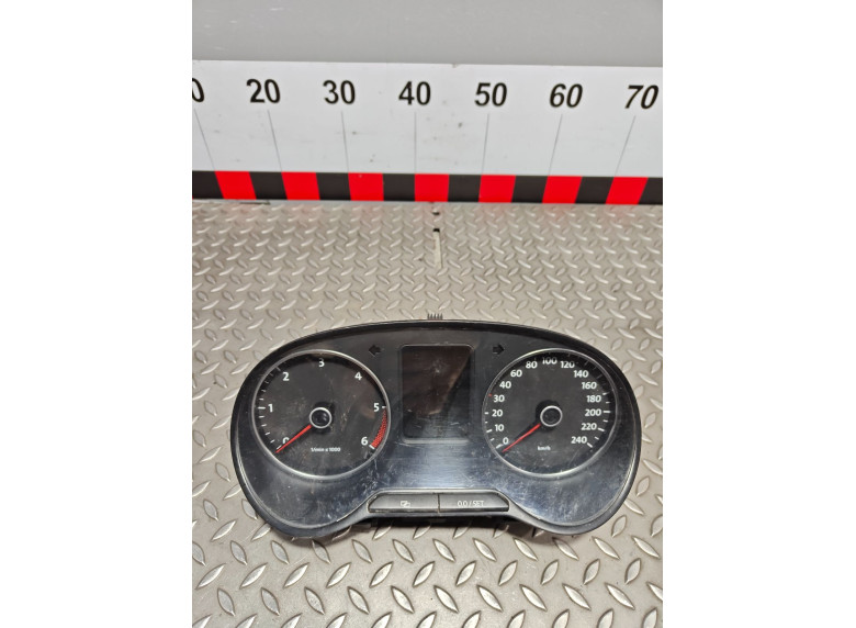 Щиток приборов (приборная панель) к Volkswagen Polo, 2013г.