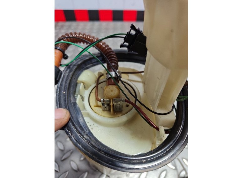 Насос топливный к Mini Cooper, 2001г.