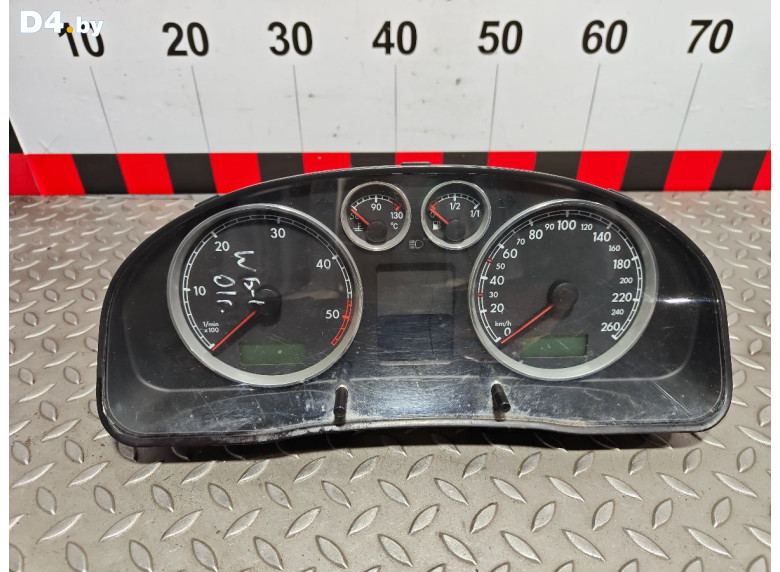Щиток приборов (приборная панель) к Volkswagen Passat 2001 г.