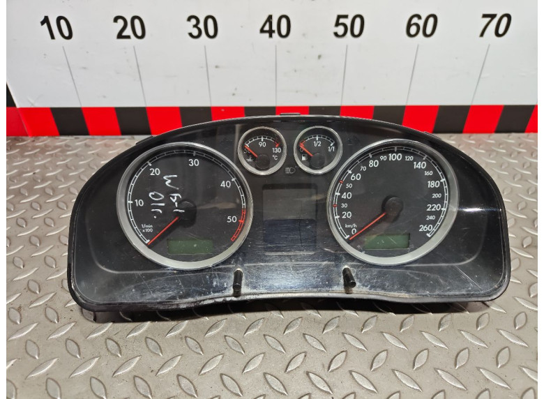 Щиток приборов (приборная панель) к Volkswagen Passat, 2001г.