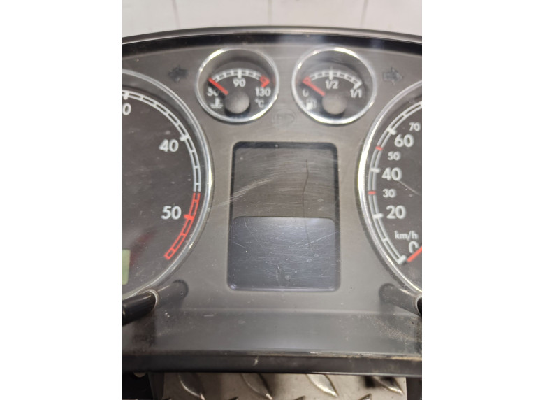 Щиток приборов (приборная панель) к Volkswagen Passat, 2001г.