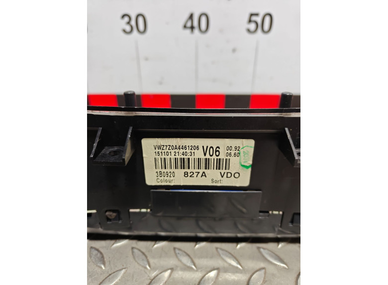 Щиток приборов (приборная панель) к Volkswagen Passat, 2001г.