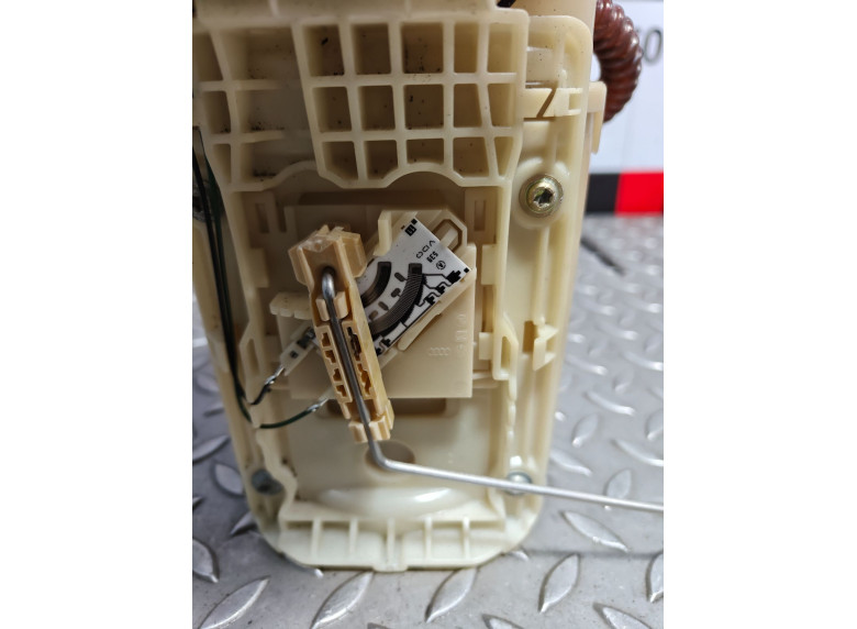 Насос топливный к Audi A4, 2003г.