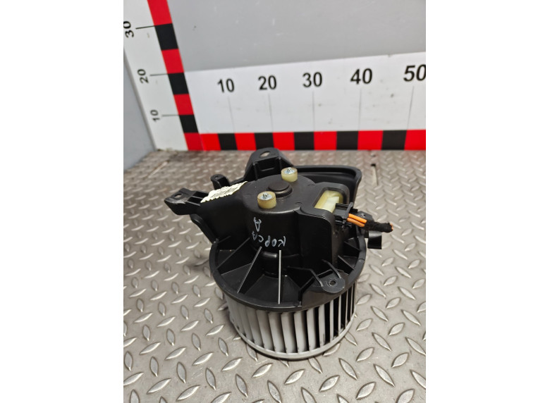 Моторчик печки к Opel Corsa, 2011г.