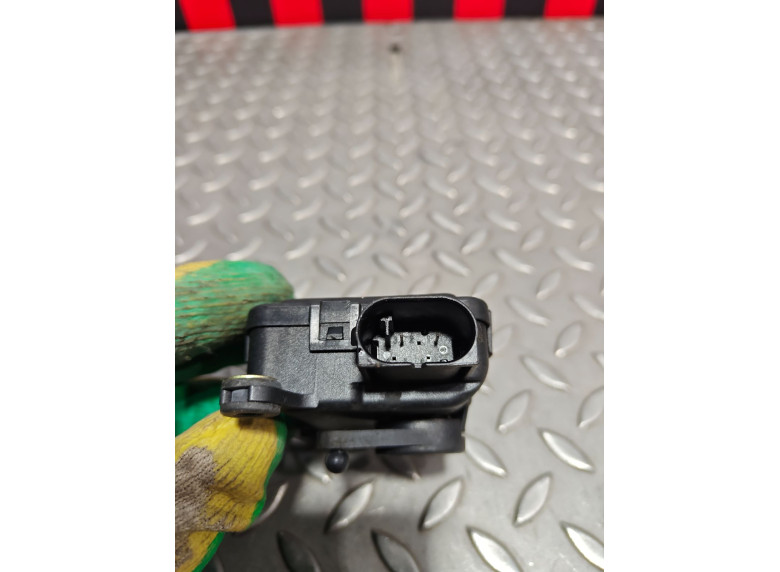 Моторчик заслонки печки к Opel Astra, 2003г.