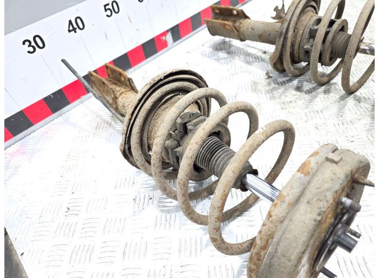 Пружина передняя к Renault Laguna, 1998г.