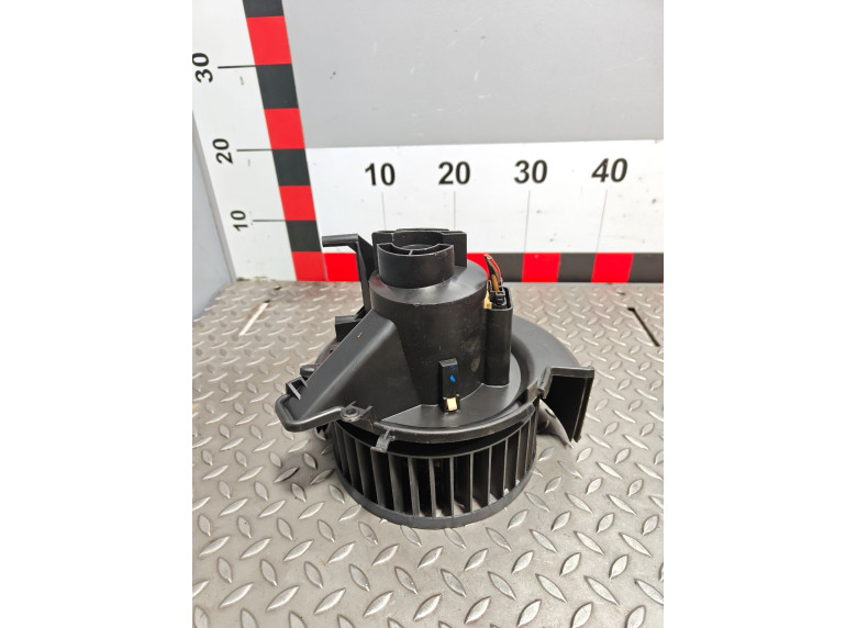 Моторчик печки к Opel Zafira, 2003г.